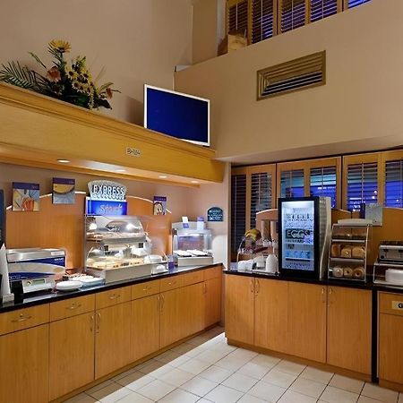 Holiday Inn Express Toronto East - Scarborough By Ihg Eksteriør billede