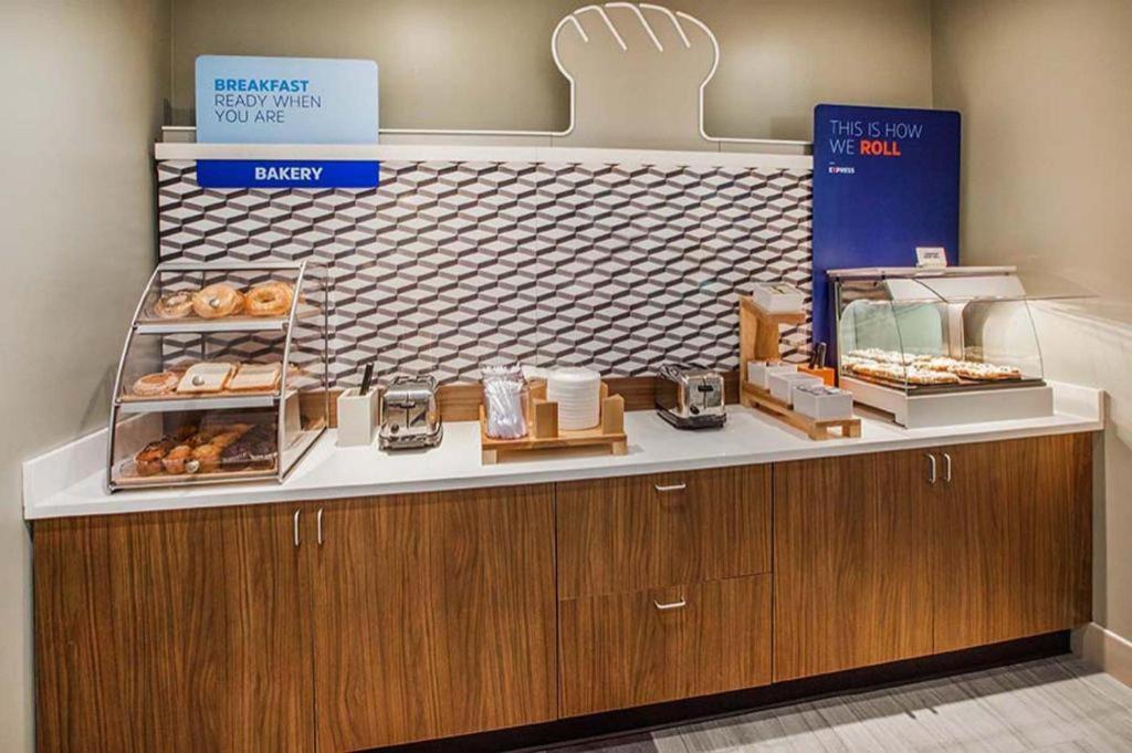 Holiday Inn Express Toronto East - Scarborough By Ihg Eksteriør billede
