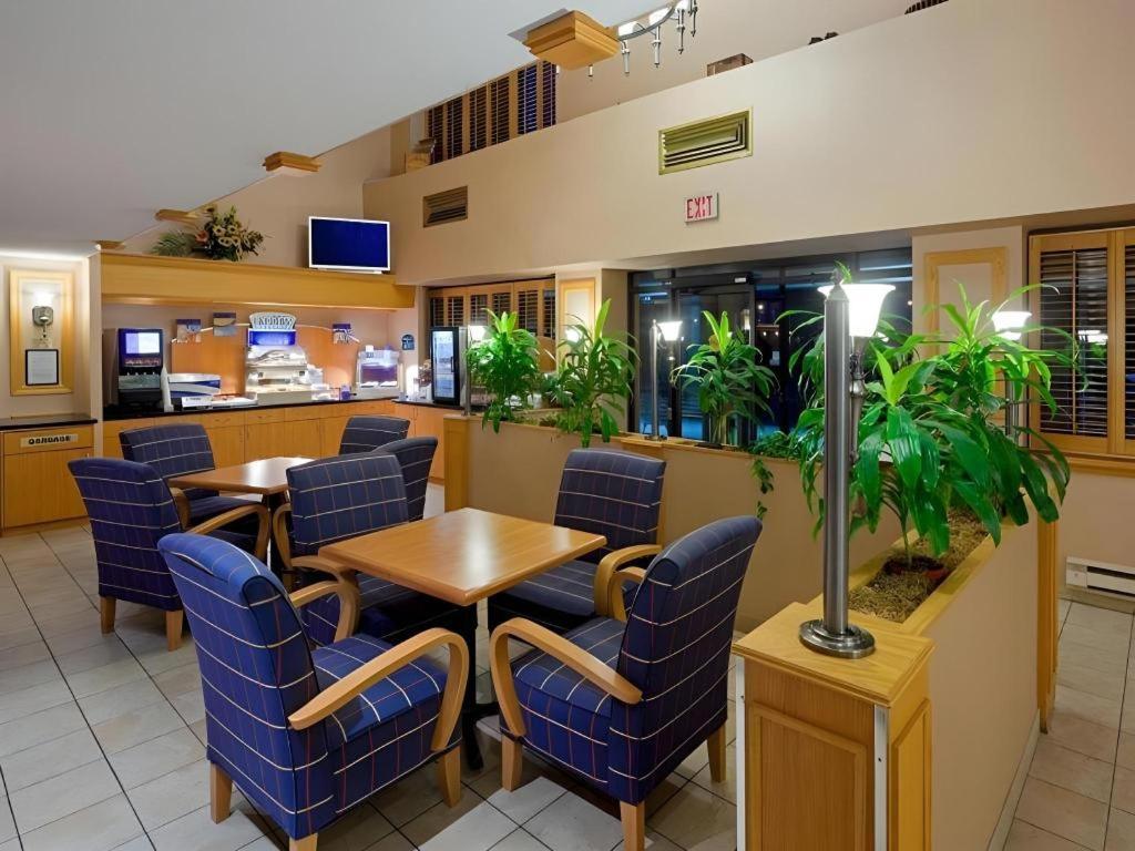 Holiday Inn Express Toronto East - Scarborough By Ihg Eksteriør billede