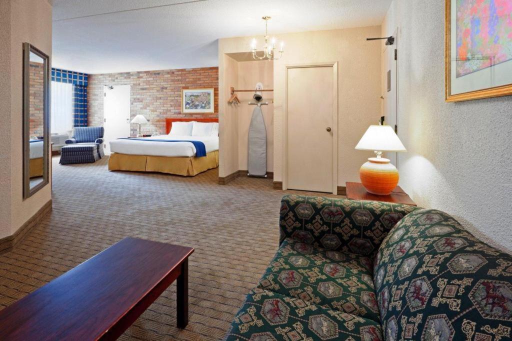 Holiday Inn Express Toronto East - Scarborough By Ihg Eksteriør billede