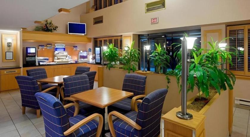 Holiday Inn Express Toronto East - Scarborough By Ihg Eksteriør billede