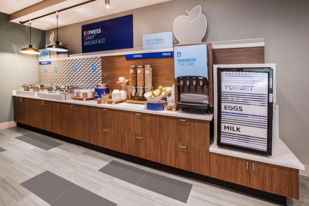 Holiday Inn Express Toronto East - Scarborough By Ihg Eksteriør billede