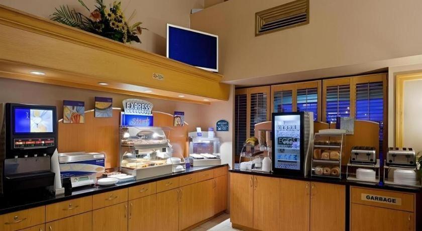 Holiday Inn Express Toronto East - Scarborough By Ihg Eksteriør billede